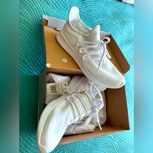 Adidas slip-on stylish sneaker, Size 9.5, NWT